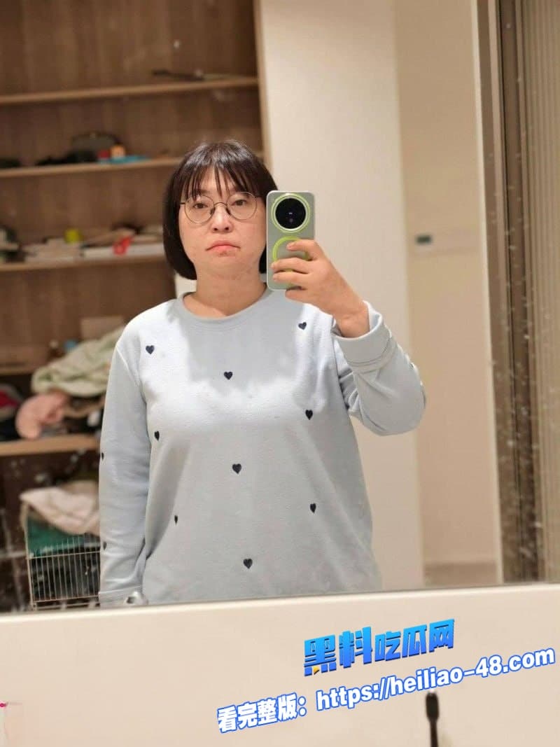 微博女权博主菜刀曦曦公开发飙 自己的逼爱给谁给谁结果媚黑视频被扒光 女权秒变全网笑柄 2
