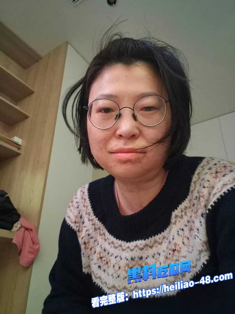 微博女权博主菜刀曦曦公开发飙 自己的逼爱给谁给谁结果媚黑视频被扒光 女权秒变全网笑柄 3