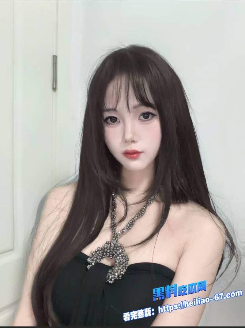 海角姐弟乱伦姐夫被灌醉后直接在客厅中爆操姐姐黑丝美腿超诱惑1