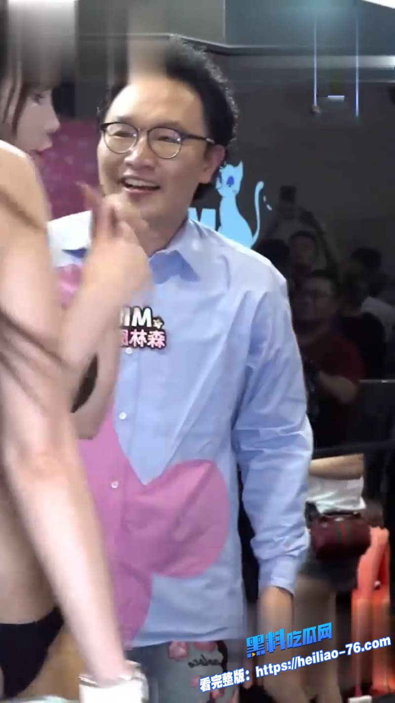 台湾成人展女优现场500台币皇帝互动兄弟们直呼这钱花的值5
