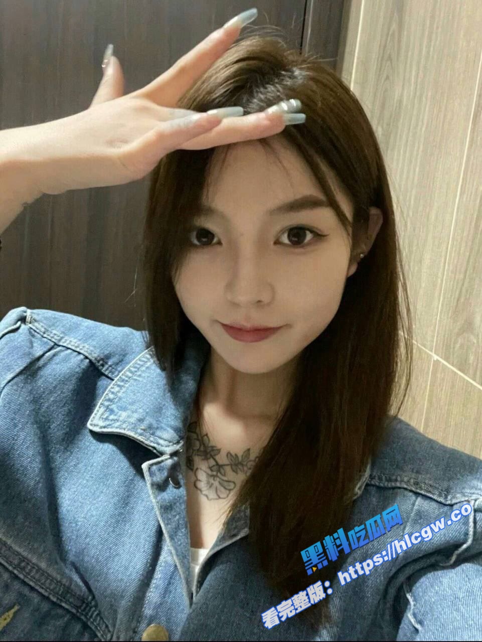 极品反差婊 看似清纯的妹子 实则是精神小妹 和男友裸聊视频曝光 太骚了！1