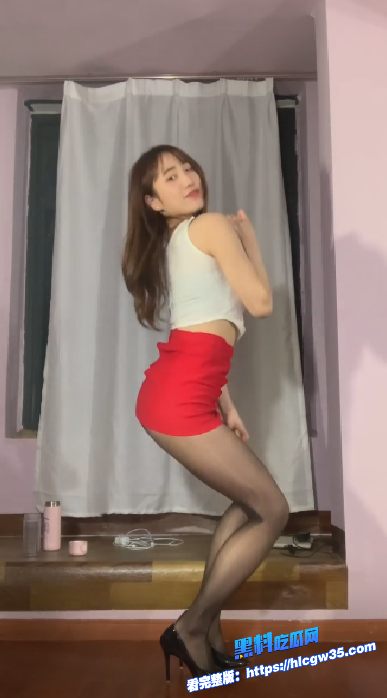 抖音反差婊母狗立盐盐高价定制骚舞长腿黑丝翘臀半漏福利视频简直判若俩人 5 抖音反差婊母狗立盐盐高价定制骚舞长腿黑丝翘臀半漏福利视频简直判若俩人 5