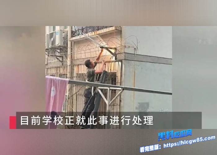 三峡大学留学生闯女寝事件冲上微博热搜黑鬼觉得国女太贱太容易到手才这么肆无忌惮曝光老黑留学生约炮女大视频 6
