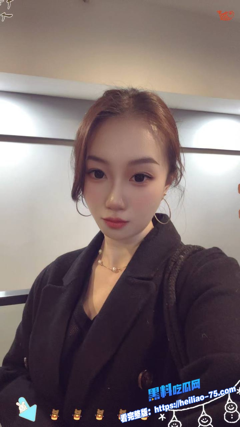 海角乱伦 淫荡大肉妈许久不见儿子爆操半小时 妈妈被干到子宫发软还忍着不叫！