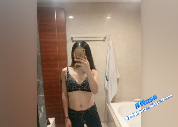 推特博主岁月了然婚后偷情视频被绿帽老公爆出温柔知性美女人妻在私下更加的反差 图4WH700x500px