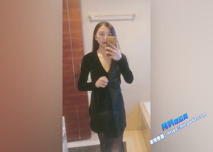 推特博主岁月了然婚后偷情视频被绿帽老公爆出温柔知性美女人妻在私下更加的反差 图5WH700x500px