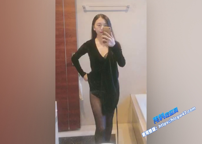 推特博主岁月了然婚后偷情视频被绿帽老公爆出温柔知性美女人妻在私下更加的反差 图6WH700x500px