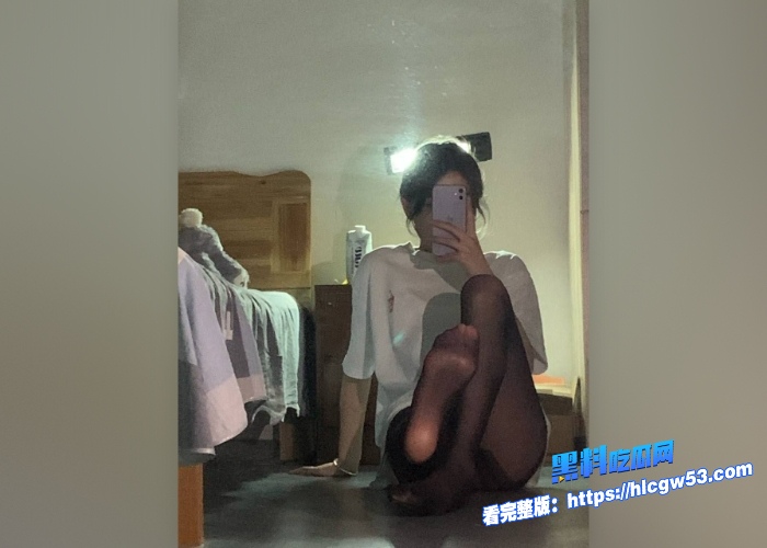 极品高颜值反差婊性感大长腿搭配黑丝樱桃小嘴深情舌舔龟头口嗦肉棒神仙来了也顶不住 图5WH700x500px 极品高颜值反差婊性感大长腿搭配黑丝樱桃小嘴深情舌舔龟头口嗦肉棒神仙来了也顶不住 图5WH700x500px