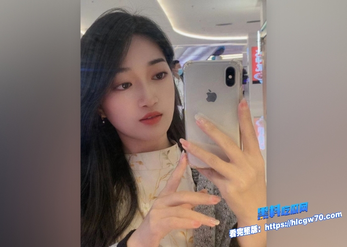在校女大学生黄雪枫给金主爸爸拍摄自慰视频被曝光长相清纯甜美想不到这么反差露脸模奶自慰手指猛扣骚穴 3