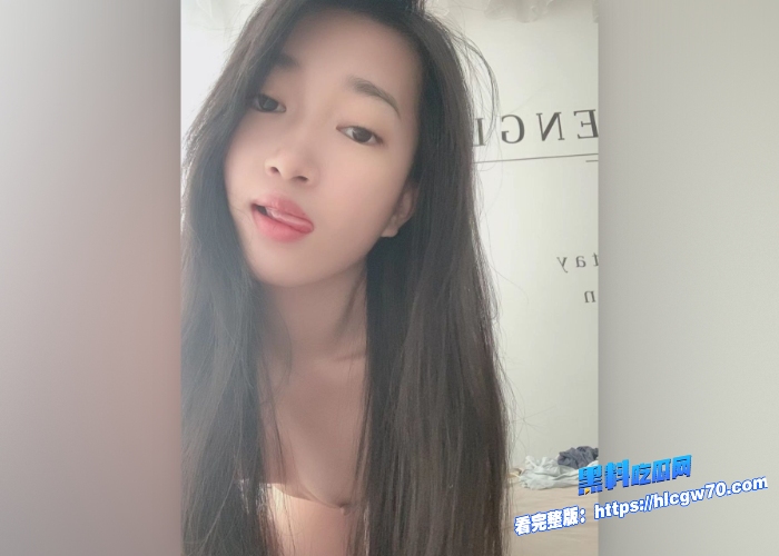 在校女大学生黄雪枫给金主爸爸拍摄自慰视频被曝光长相清纯甜美想不到这么反差露脸模奶自慰手指猛扣骚穴 4