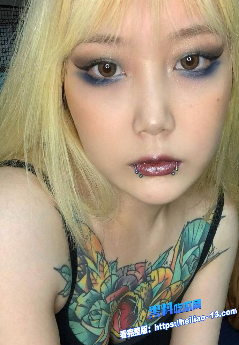 广西符文战士巨乳舌钉唇钉骚母狗刘紫鑫不雅视频流出 3