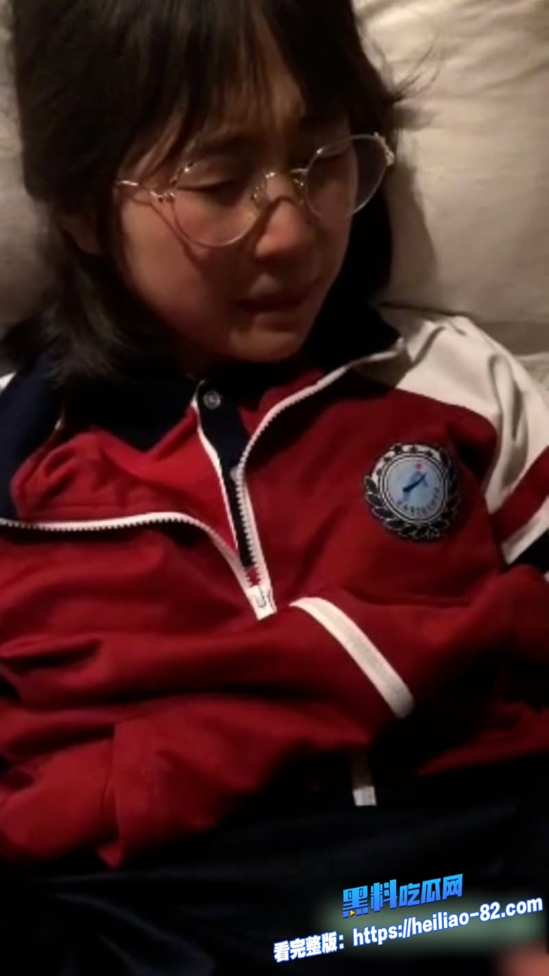 河南实验中学清纯学霸柯晗星18岁极品嫩穴与男友激情视频流出1