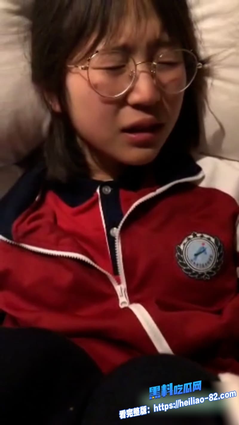河南实验中学清纯学霸柯晗星18岁极品嫩穴与男友激情视频流出2