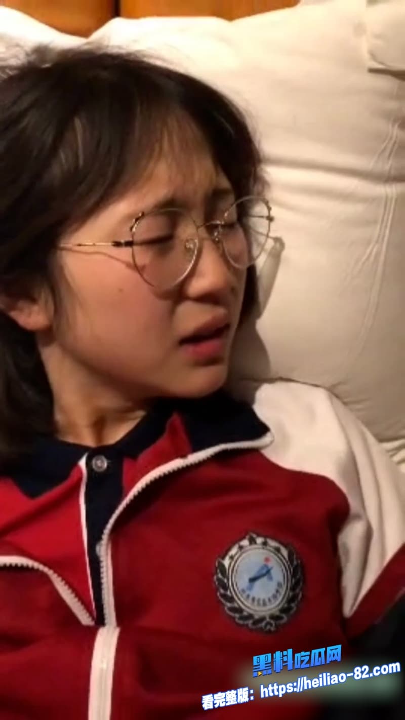 河南实验中学清纯学霸柯晗星18岁极品嫩穴与男友激情视频流出8