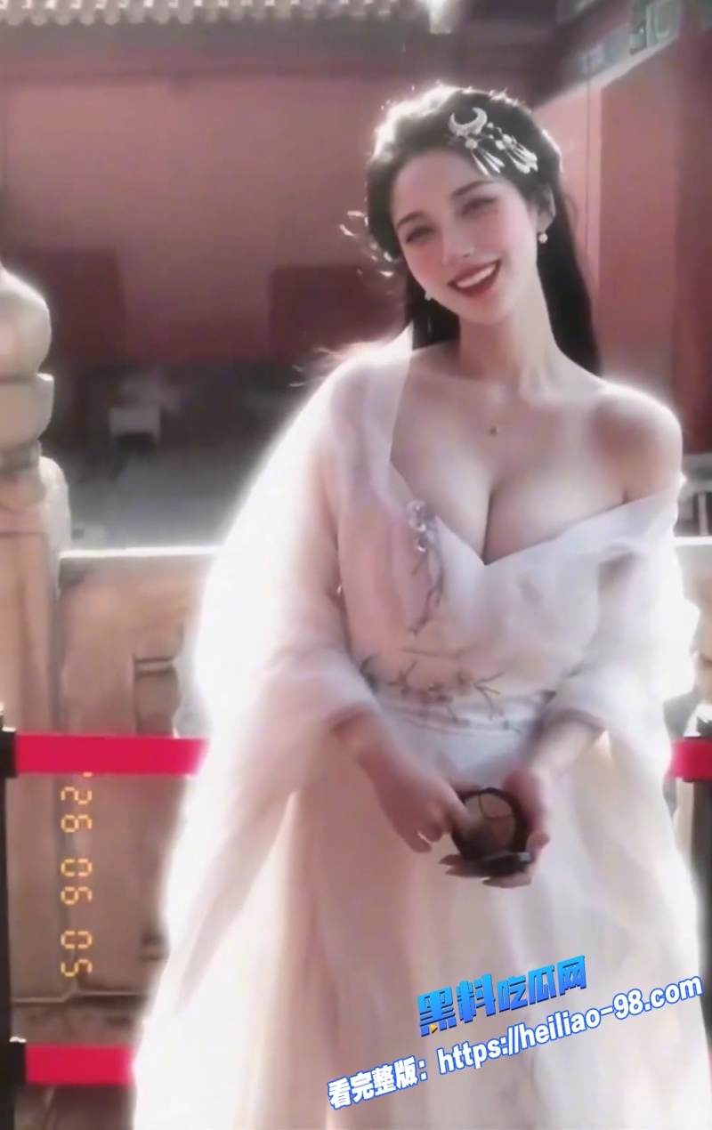 抖音网红女神王若瑾极品女大学生顶级身材反差梦中情人擦边舞蹈看得人血脉喷张8