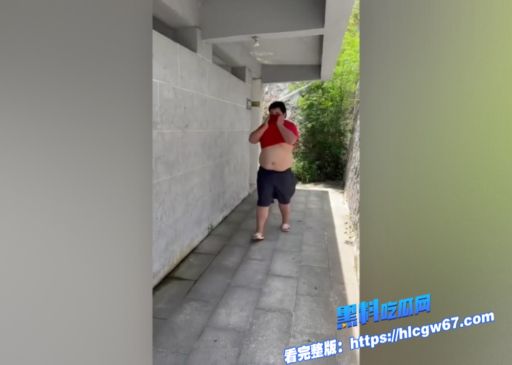 福建泉州肥宅试图强奸69岁老太视频独家曝光!行凶时被路人发现当场制服 小伙子兴趣爱好很特殊,弄的老太太嗷嗷大哭图3 福建泉州肥宅试图强奸69岁老太视频独家曝光!行凶时被路人发现当场制服 小伙子兴趣爱好很特殊,弄的老太太嗷嗷大哭图3