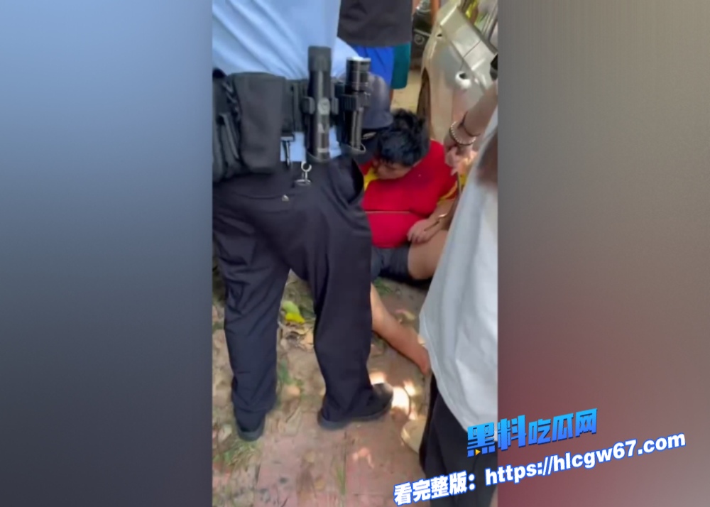 福建泉州肥宅试图强奸69岁老太视频独家曝光!行凶时被路人发现当场制服 小伙子兴趣爱好很特殊,弄的老太太嗷嗷大哭图1 福建泉州肥宅试图强奸69岁老太视频独家曝光!行凶时被路人发现当场制服 小伙子兴趣爱好很特殊,弄的老太太嗷嗷大哭图1