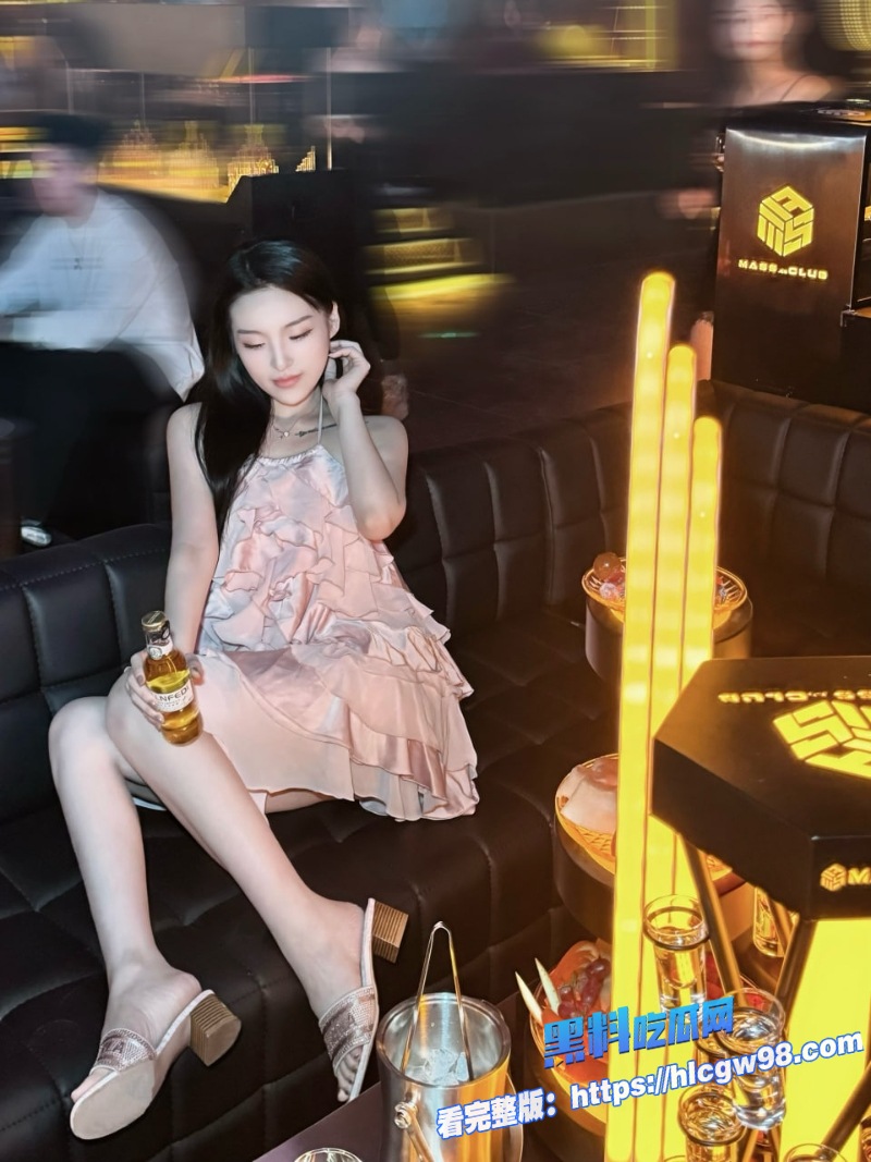 寸止挑战儿子双飞岳母妈妈两个极品少妇轮流争夺儿子大屌互相争宠比谁更浪最后双双跪求内射2