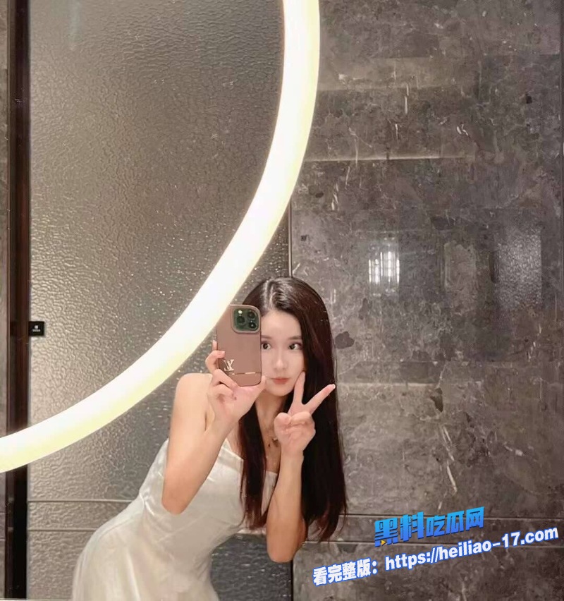 露出网红百变七酱台球厅大胆露出定制任务全曝光粉头套嫩乳爬桌发骚叫外卖小哥现场来助攻高潮 11
