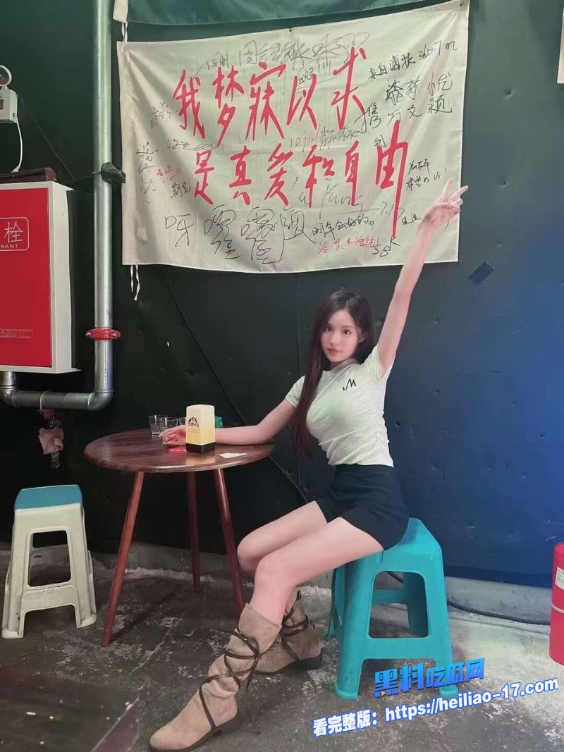 露出网红百变七酱台球厅大胆露出定制任务全曝光粉头套嫩乳爬桌发骚叫外卖小哥现场来助攻高潮 12