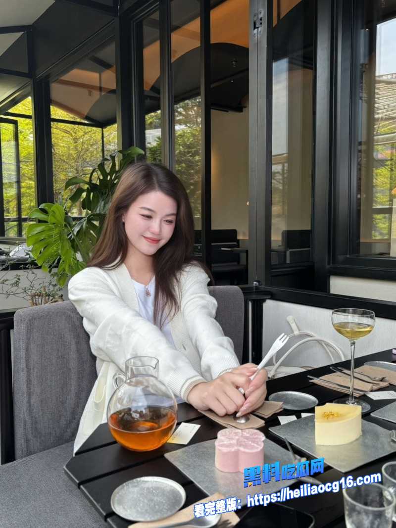 高颜值眼镜嫩妹UU睡不着2 高颜值眼镜嫩妹UU睡不着2