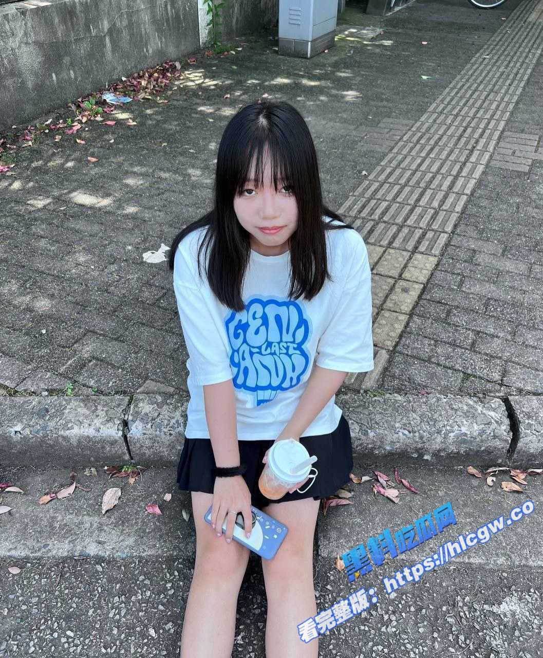 喜欢学生妹的兄弟们爽啦！清纯甜美小学妹大量自拍视频泄密 全裸发骚自慰满脸写着来肏我！4