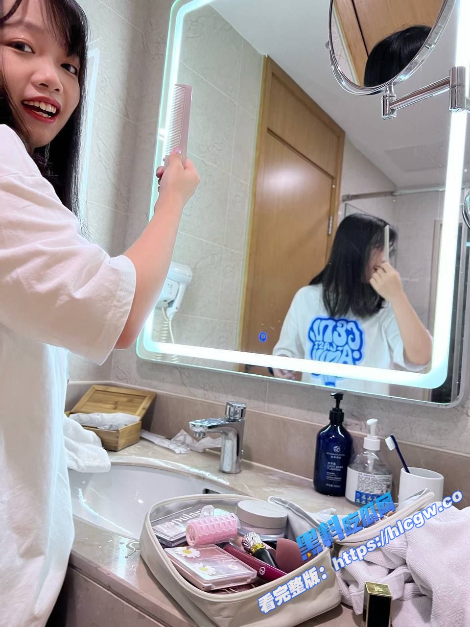 喜欢学生妹的兄弟们爽啦！清纯甜美小学妹大量自拍视频泄密 全裸发骚自慰满脸写着来肏我！8