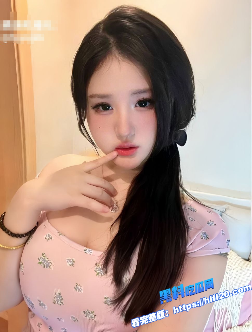 抖音巨乳小网红福利自慰不雅视频曝光 还以为是个乖乖女 实际上是个骚逼母狗！图1