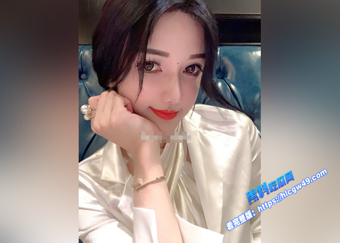 微博网红 顾灵曦 巨乳肥臀被金主爸爸包养 一对超级大灯 被金主后入爆操她的骚穴4