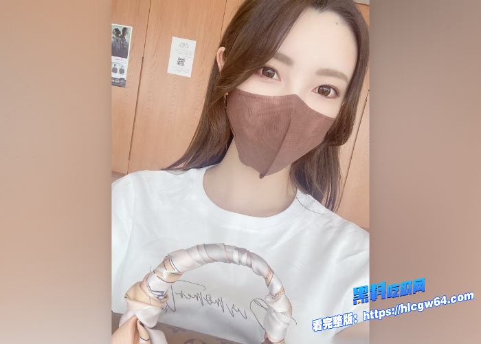 黑料解说寂寞淫妻爱上强暴她的摄影邻居森泽佳奈儿子回来时在儿子面前假装锻炼身后被摄影师狂插身材还是一如既往天花板 图6