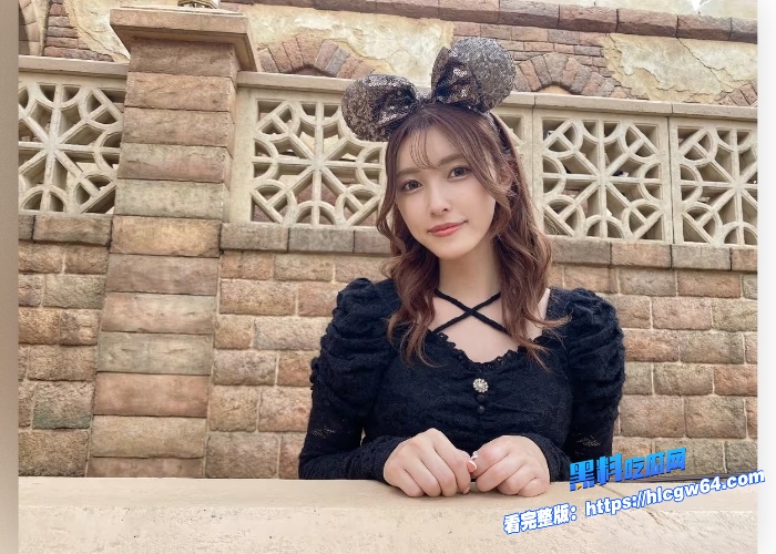 黑料解说寂寞淫妻爱上强暴她的摄影邻居森泽佳奈儿子回来时在儿子面前假装锻炼身后被摄影师狂插身材还是一如既往天花板 图10