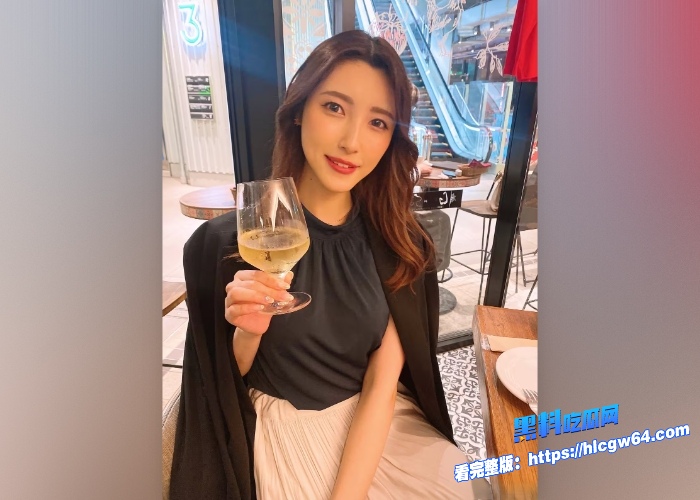 黑料解说寂寞淫妻爱上强暴她的摄影邻居森泽佳奈儿子回来时在儿子面前假装锻炼身后被摄影师狂插身材还是一如既往天花板 图13
