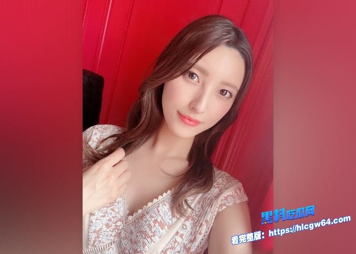 黑料解说寂寞淫妻爱上强暴她的摄影邻居森泽佳奈儿子回来时在儿子面前假装锻炼身后被摄影师狂插身材还是一如既往天花板 图14