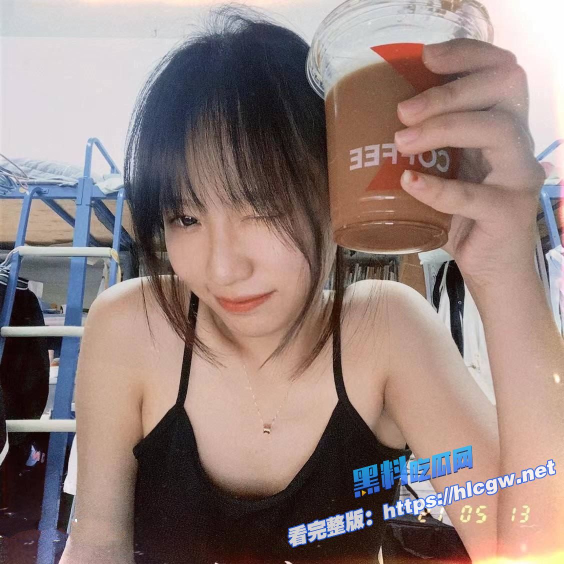 大学生母狗学妹生活照