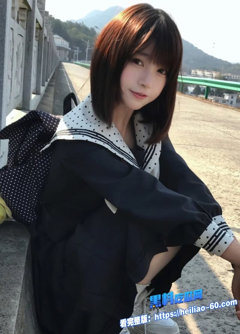 新学期学妹刚进校就被学长带酒店迎新戴套不爽偷偷取下直接内射了 1