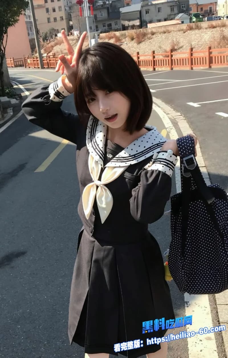 新学期学妹刚进校就被学长带酒店迎新戴套不爽偷偷取下直接内射了 11