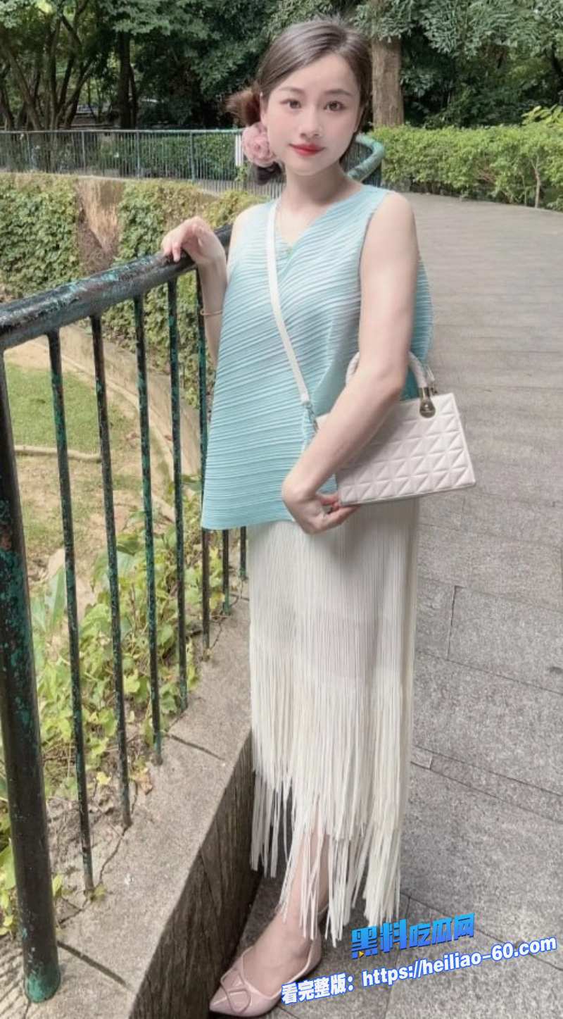 姨子洗澡裹浴巾求姐夫涂精油按摩到跨坐腿上主动开干 2