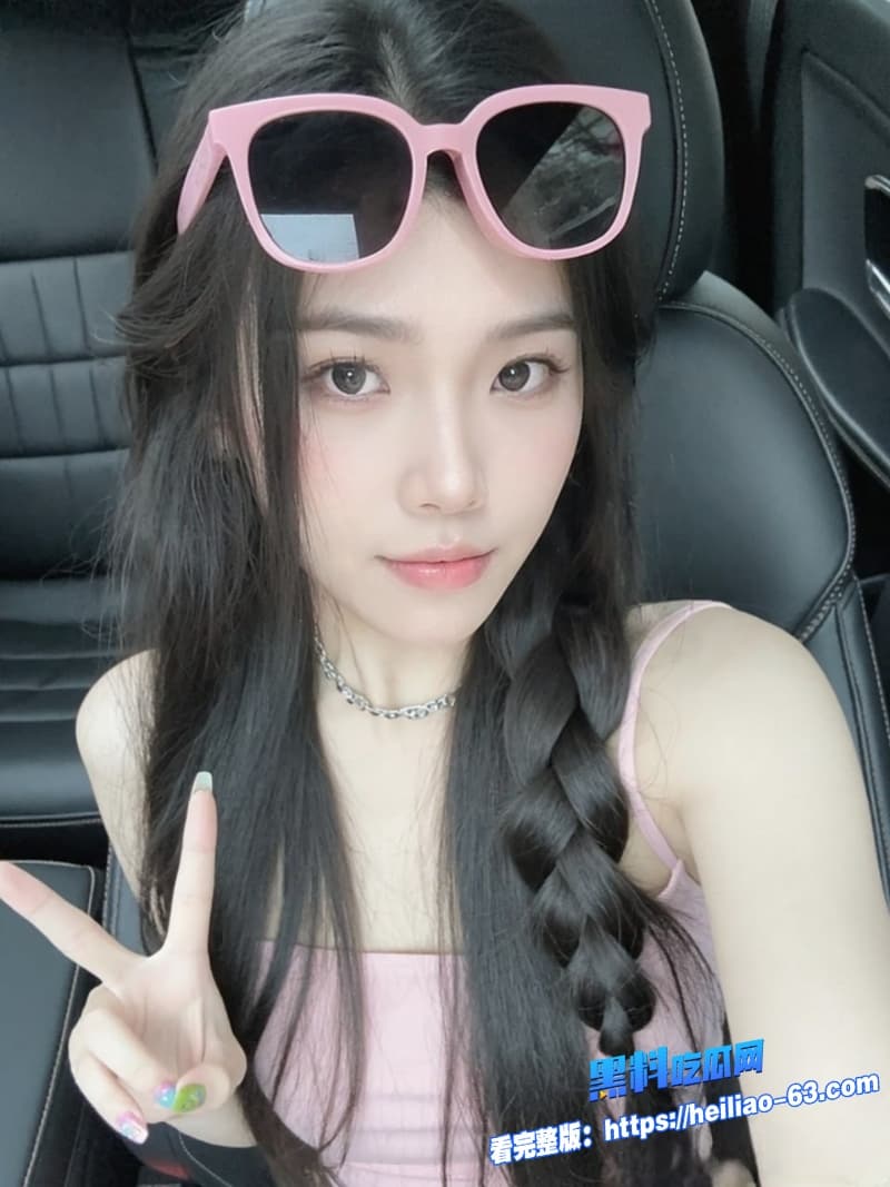 极品美乳老师出轨学生家长穿着开档牛仔裤楼梯间做爱各种姿势轮番上阵胆子是真大3