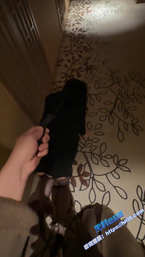 极品高颜值御姐 这么漂亮的妹子竟然这么反差！遇到金主 妹子自觉的趴下了 ！3