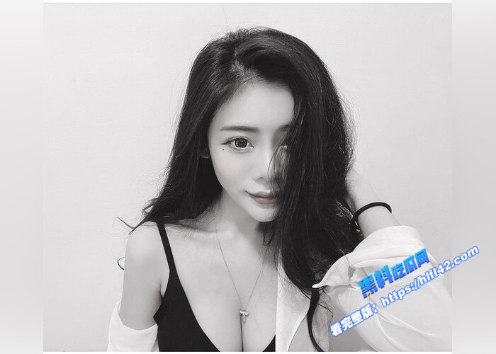 魔鬼身材巨乳少妇 咪咪 全裸自拍视频曝光 床上秒变骚母狗模样 让人顶不住啊1