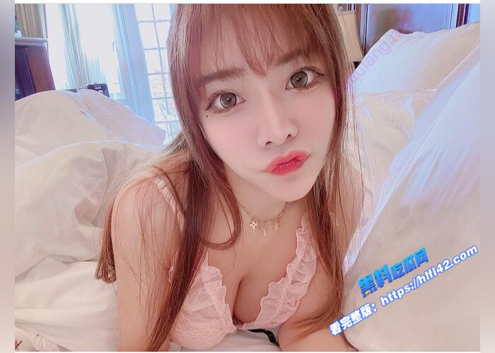 魔鬼身材巨乳少妇 咪咪 全裸自拍视频曝光 床上秒变骚母狗模样 让人顶不住啊4