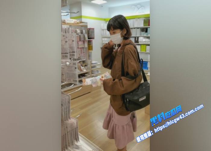 街头抄底偷拍日本顶级偷拍大神便利店抄底偷拍众多少妇少女很多都逼毛外露哦 图1WH700x500px 街头抄底偷拍日本顶级偷拍大神便利店抄底偷拍众多少妇少女很多都逼毛外露哦 图1WH700x500px