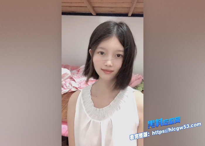 白嫩清纯女大学生在寝室床上揉胸摸穴被男友按在身下狠狠插入哪里像个大学生呢活脱脱的一条淫贱母狗 图1WH700x500px 白嫩清纯女大学生在寝室床上揉胸摸穴被男友按在身下狠狠插入哪里像个大学生呢活脱脱的一条淫贱母狗 图1WH700x500px