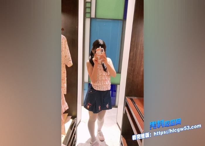 日本可爱巨乳萝莉居家自拍不雅视频抖音风裸舞卡点完美展示傲人双乳小小年纪大大的奶子 图1WH700x500px