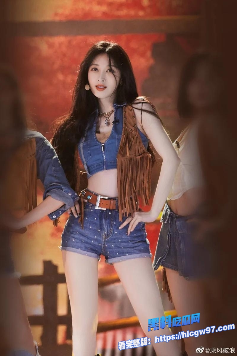 浪姐御姐女明星张俪车内约会小鲜肉杨旭文 10
