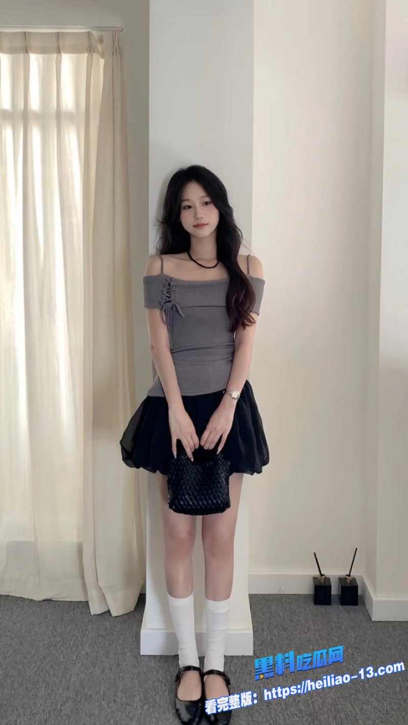 清纯可爱的妹妹完成哥哥的任务带着跳蛋出门回来后发情淫水泛滥与哥哥一起禁忌乱伦3