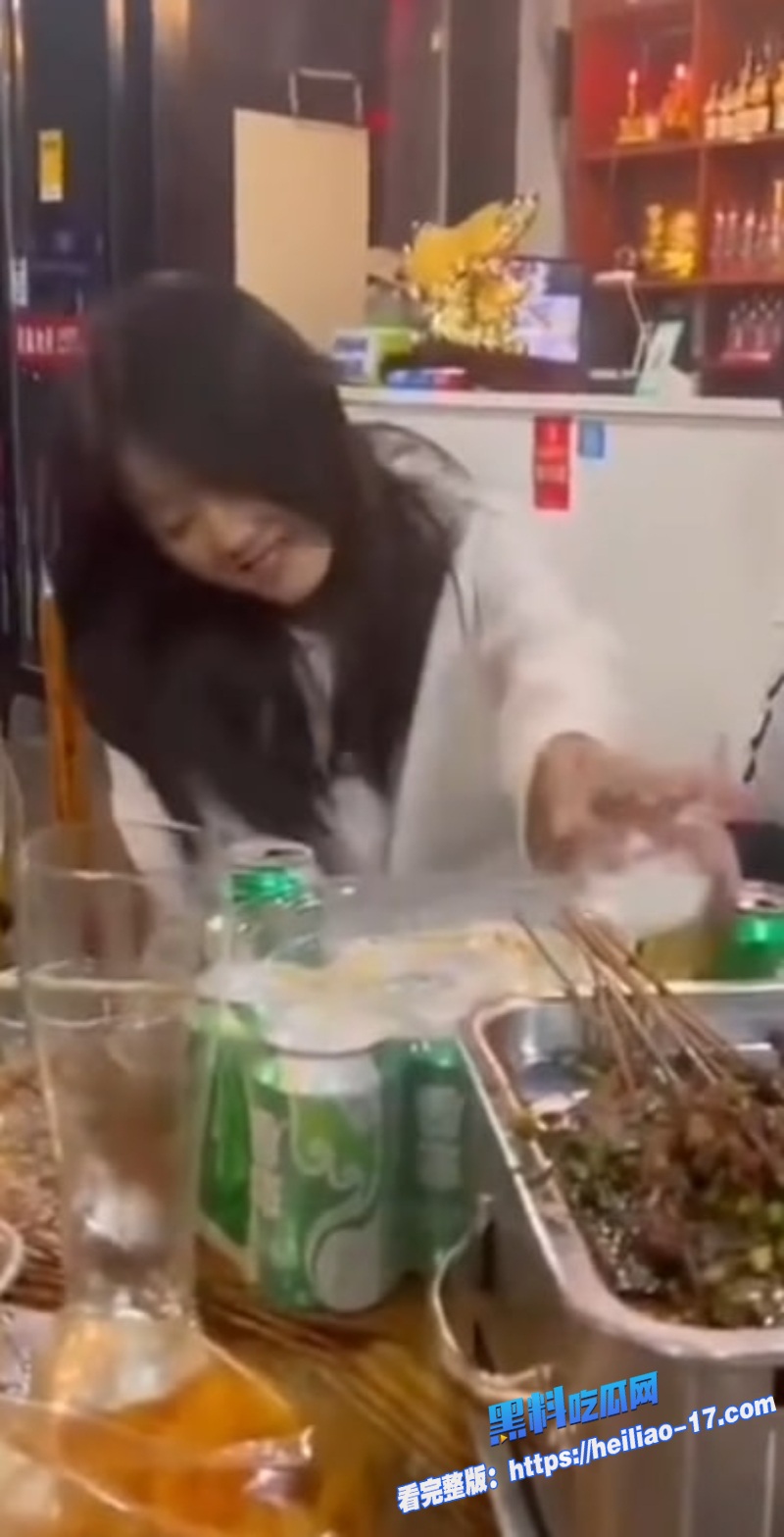 贵州凯里烧烤店大瓜.jpg