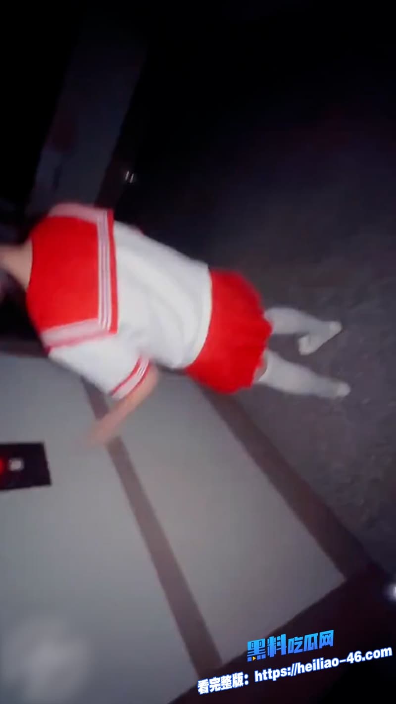 海角兄妹乱伦骚货小表妹身穿JK制服与哥哥在天台上做爱极品白虎嫩穴看的小编下面都要硬爆了1 海角兄妹乱伦骚货小表妹身穿JK制服与哥哥在天台上做爱极品白虎嫩穴看的小编下面都要硬爆了1