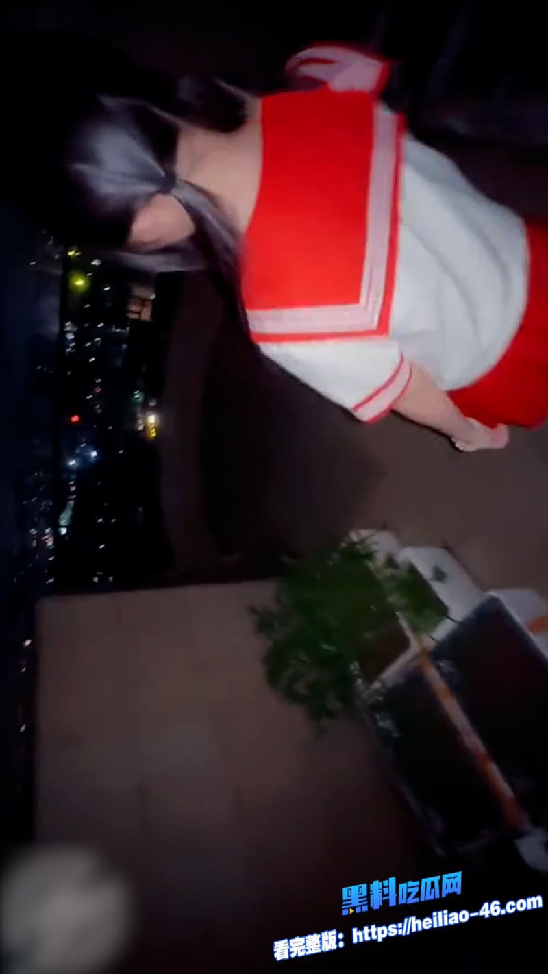 海角兄妹乱伦骚货小表妹身穿JK制服与哥哥在天台上做爱极品白虎嫩穴看的小编下面都要硬爆了3 海角兄妹乱伦骚货小表妹身穿JK制服与哥哥在天台上做爱极品白虎嫩穴看的小编下面都要硬爆了3