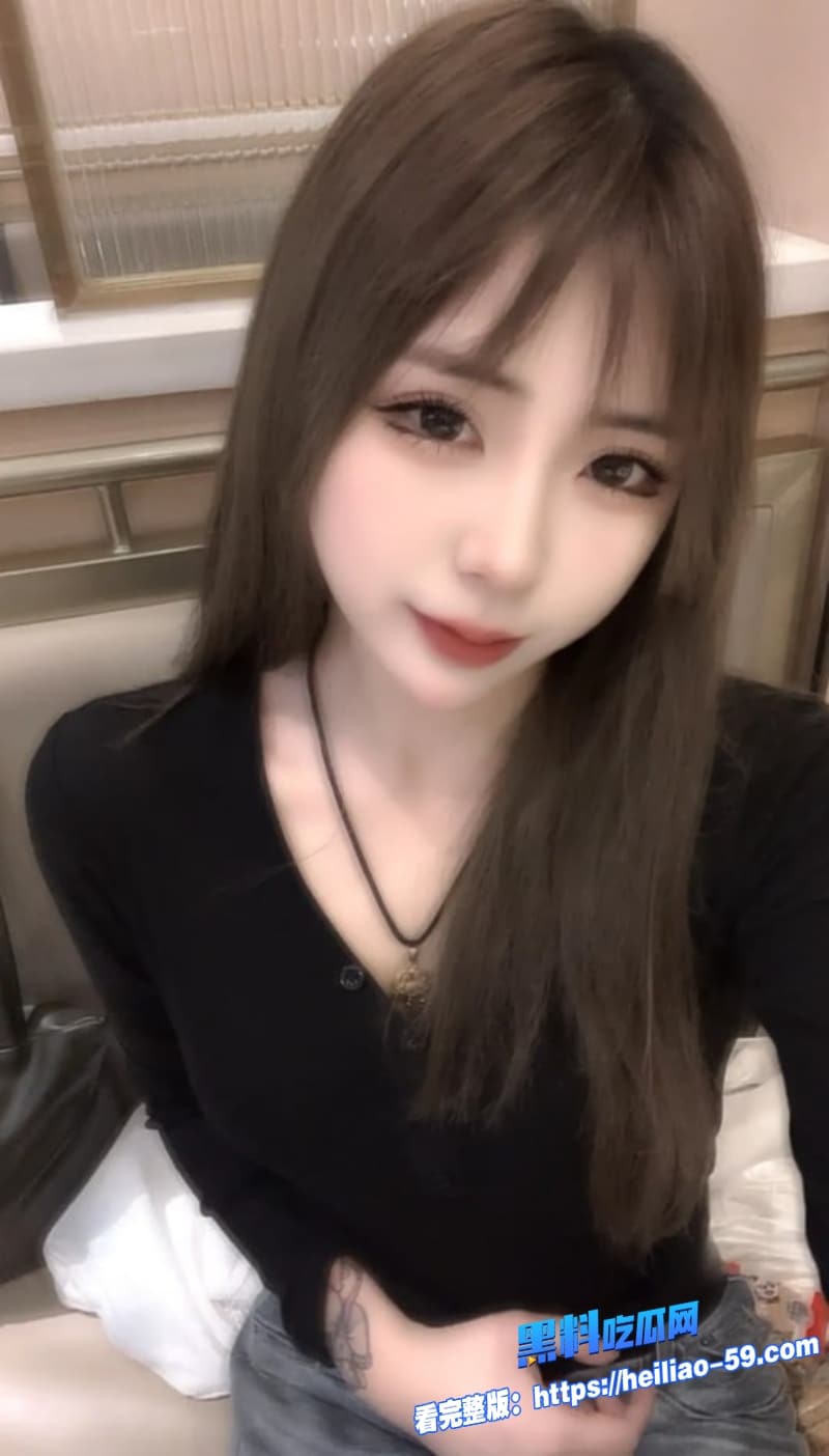 高颜值精神小妹直播吃鸡视频流出全程露脸狂舔巨屌长相清纯的被操到娇喘浪叫不停1 高颜值精神小妹直播吃鸡视频流出全程露脸狂舔巨屌长相清纯的被操到娇喘浪叫不停1